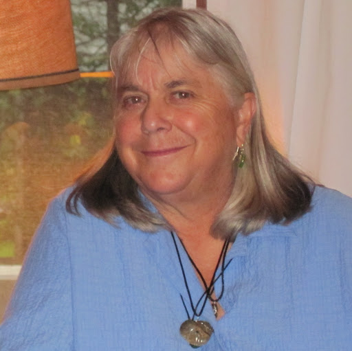 Liz Howell Photo 23