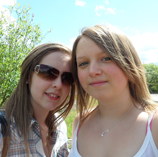 Holly Jennings Photo 34