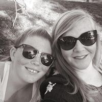 Jennifer Hutson Photo 9