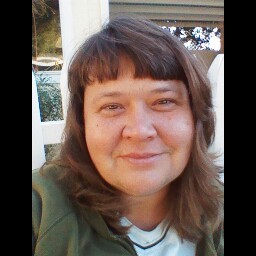 Elizabeth Helms Photo 30