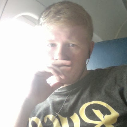 Riley Lewis Photo 18