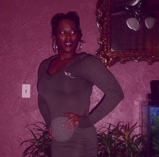 Angela Ward Photo 21