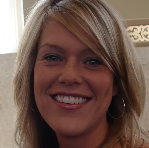 Deidre Hart Photo 3