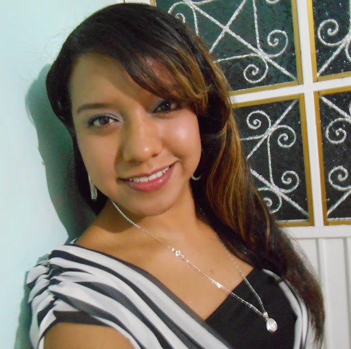 Claudia Velazquez Photo 36