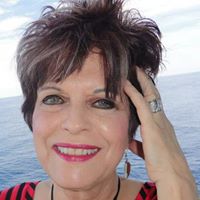 Linda Maxwell Photo 20