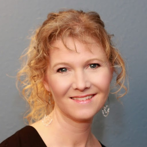 Julie Olsen Photo 34