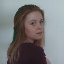 Emma Reynolds Photo 15