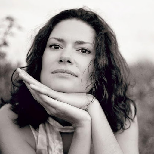 Caroline Harper Photo 10
