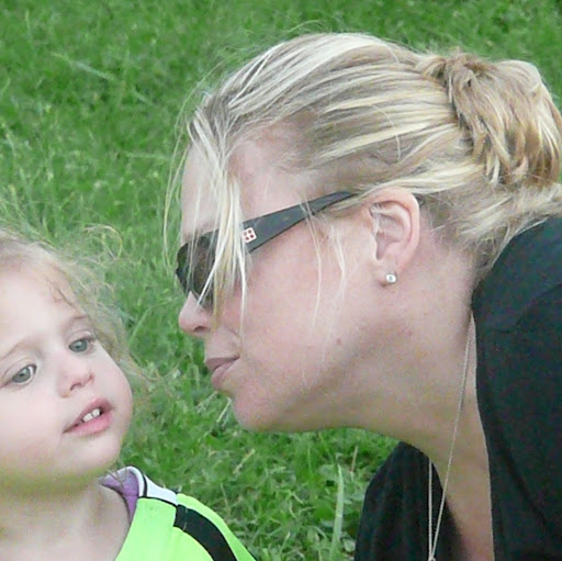 Lisa Schiller Photo 27