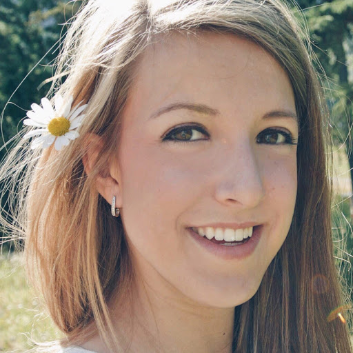 Justine Hall Photo 14