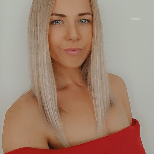 Sarah Reynolds Photo 14