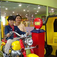 Debbie Fernandes Photo 9