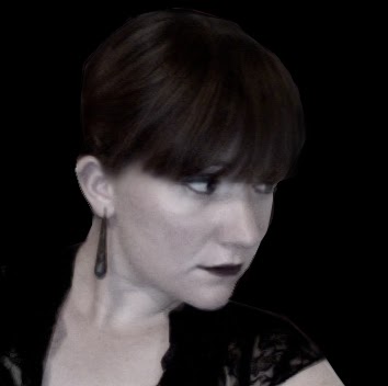 Julia Howell Photo 11