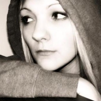 Amber Olsen Photo 14