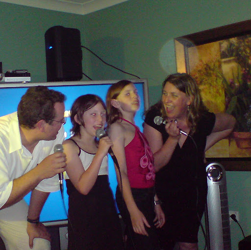 Kylie Stevenson Photo 11