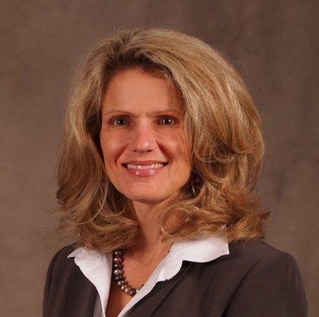 Elizabeth Saunders Photo 27
