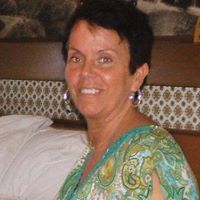 Teresa Hollingsworth Photo 10