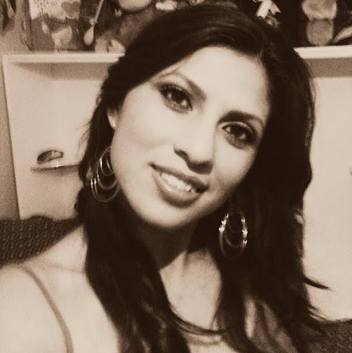 Liliana Flores Photo 15