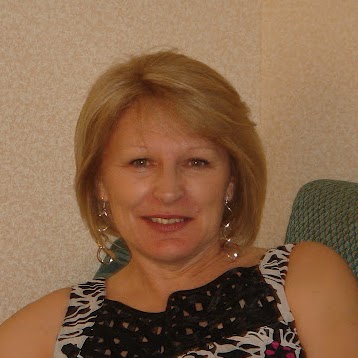 Caroline Holt Photo 20