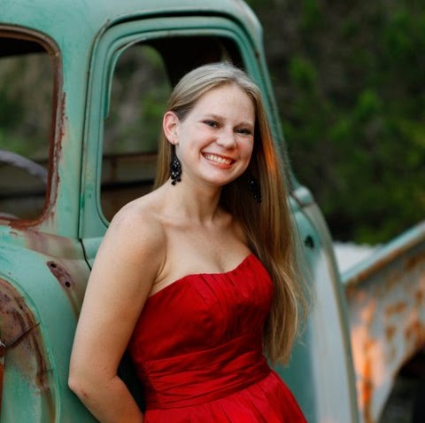 Elizabeth Ball Photo 14