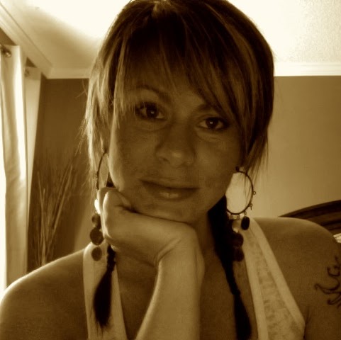 Christina Lowe Photo 33