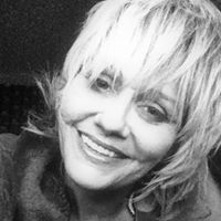 Shelly Ingram Photo 4