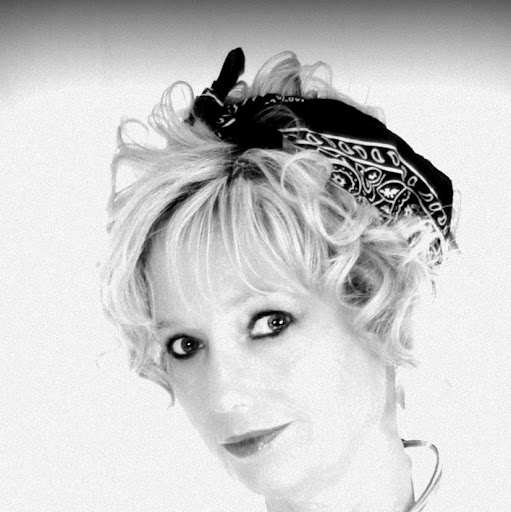 Lynn Perry Photo 24