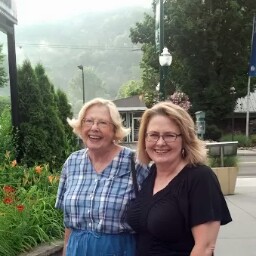 Lisa Grubb Photo 37