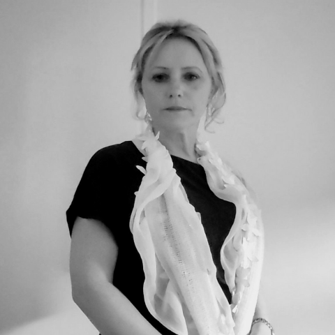 Liz Cooper Photo 23