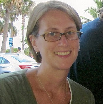 Elizabeth Ayres Photo 33