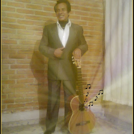 Raul Larios Photo 9