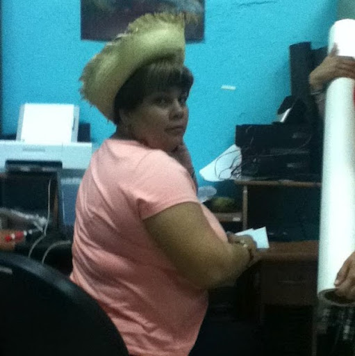 Janet Nieves Photo 28