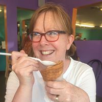 Katherine Hubbard Photo 19