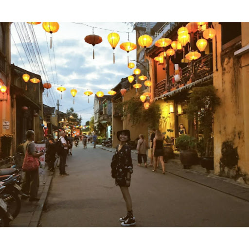 Lois Chen Photo 4
