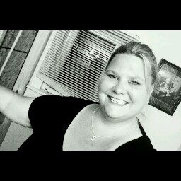 Stephanie Woodall Photo 33