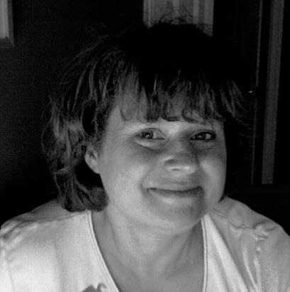 Elizabeth Waller Photo 40