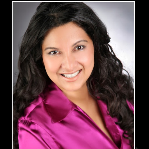 Claudia Torres Photo 15