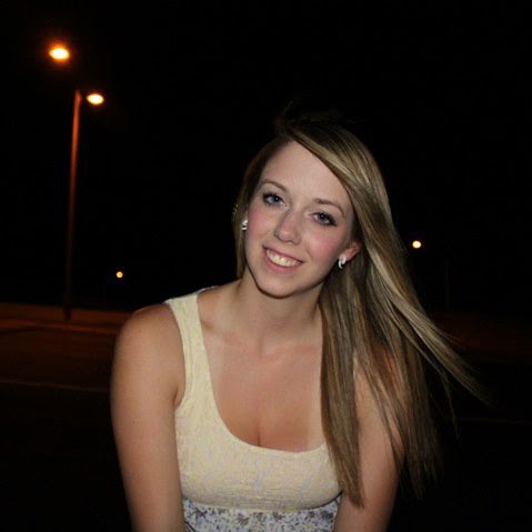 Emily Gates Photo 32