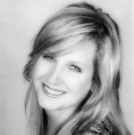Julia Young Photo 32