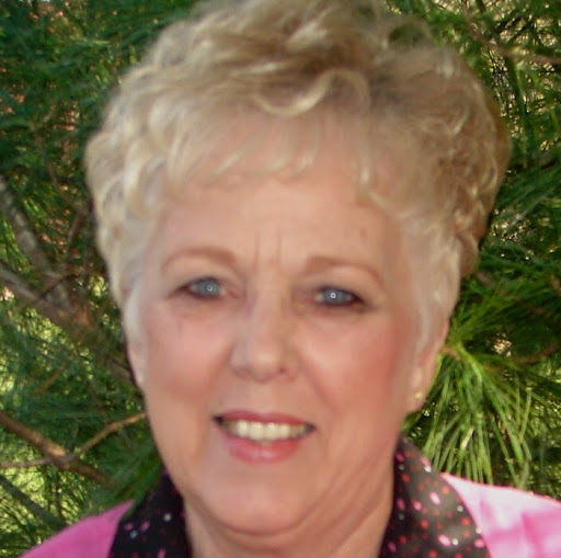 Julia Hopkins Photo 38