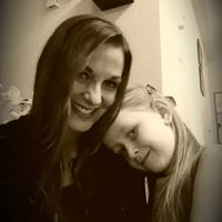 Sara Hutchison Photo 24