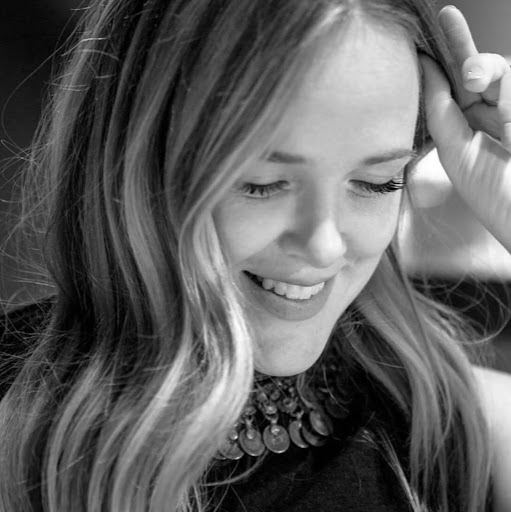 Claire Evans Photo 37