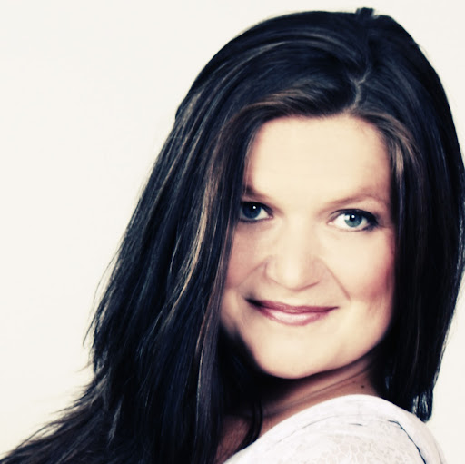 Shelley Nichols Photo 21