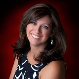 Elizabeth Hardy Photo 3