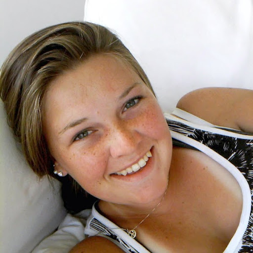 Emily Gaines Photo 37