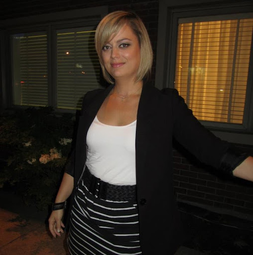 Julie Lamothe Photo 7
