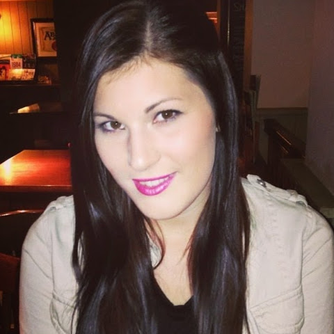 Vicky Andrews Photo 10