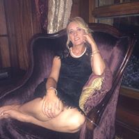 Joanne Hughes Photo 45