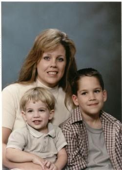 Julie Garrett Photo 30