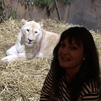 Julie Hyland Photo 15